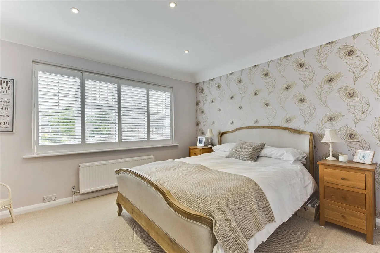 Ashley Close, Walton-on-Thames, Surrey, KT12, photo 4