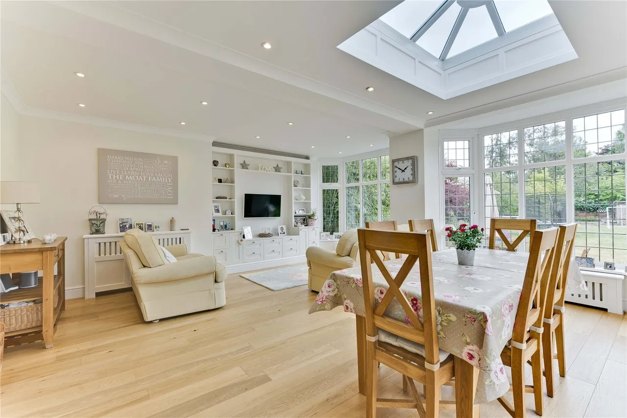 Ashley Close, Walton-on-Thames, Surrey, KT12, photo 6