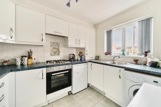 Walton Way, Newbury, RG14, photo 2
