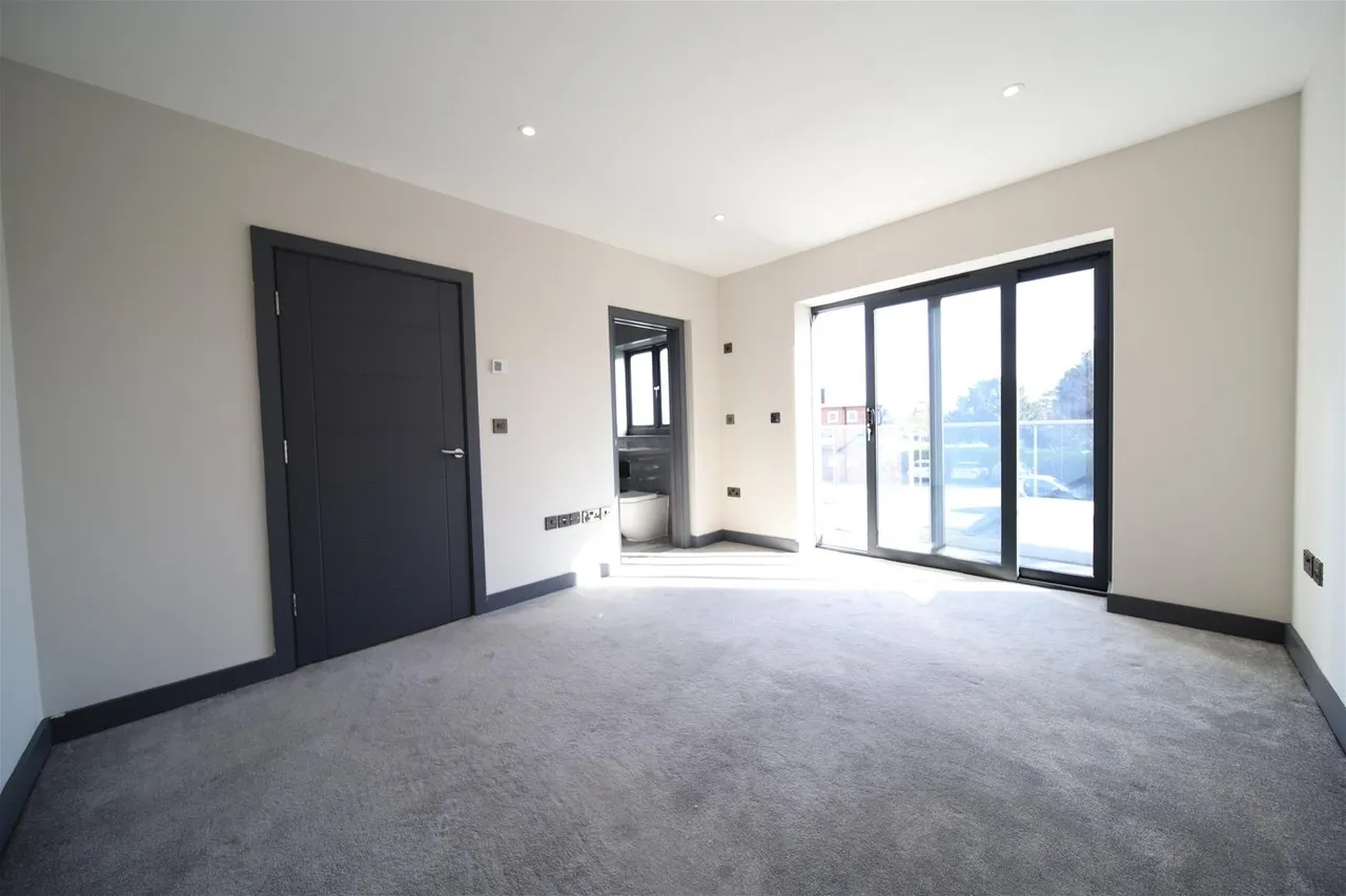 Lincoln Road, Enfield EN1 2RY, photo 10