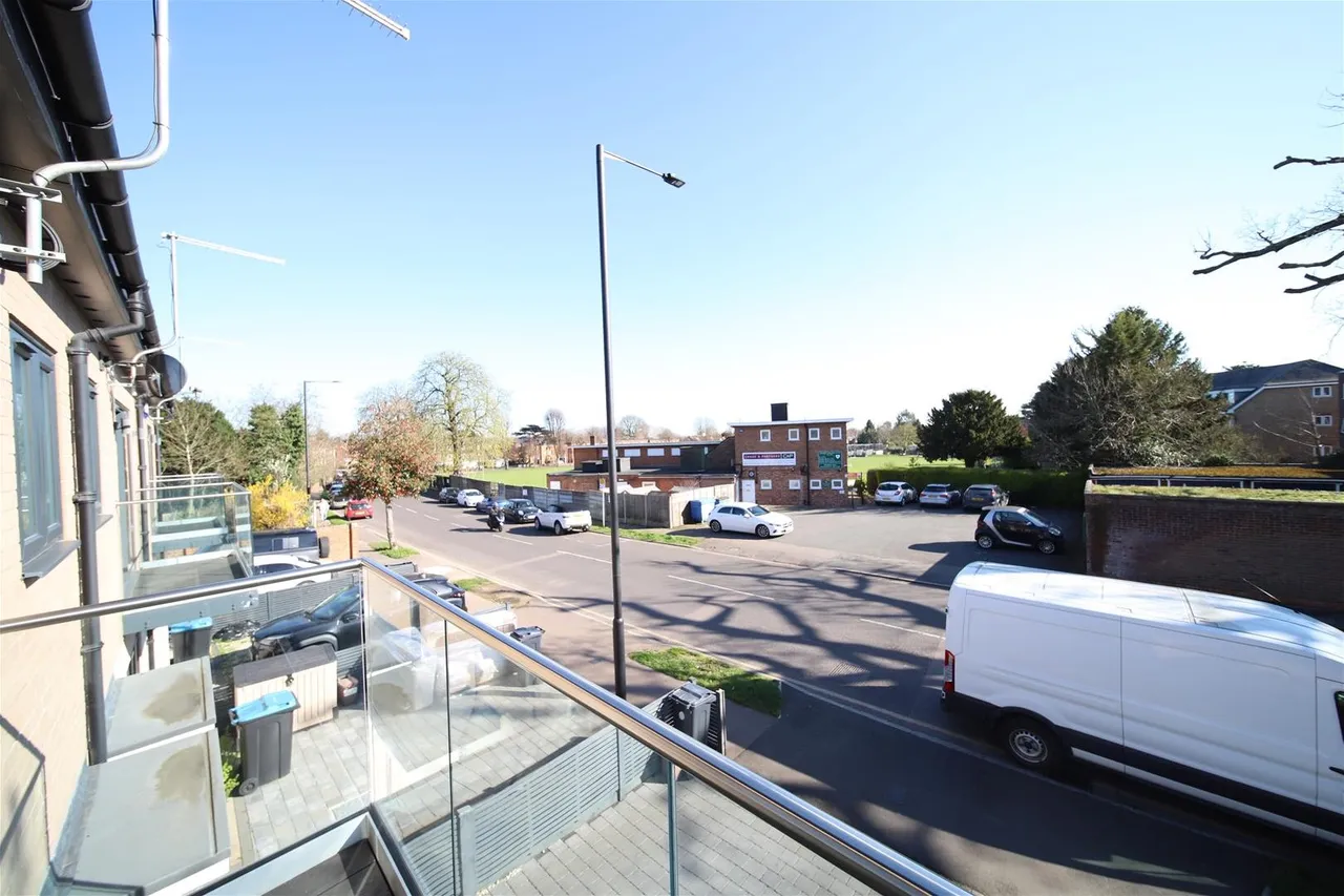 Lincoln Road, Enfield EN1 2RY, photo 13