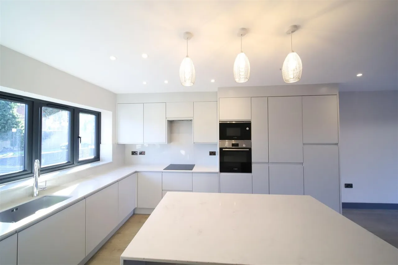 Lincoln Road, Enfield EN1 2RY, photo 4