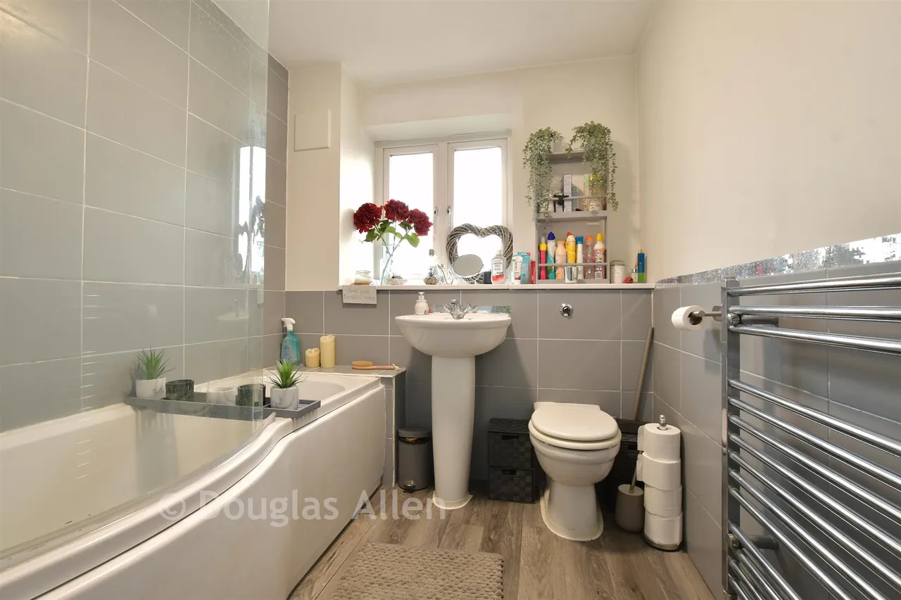 Lower Southend Road, Wickford, SS11, photo 9