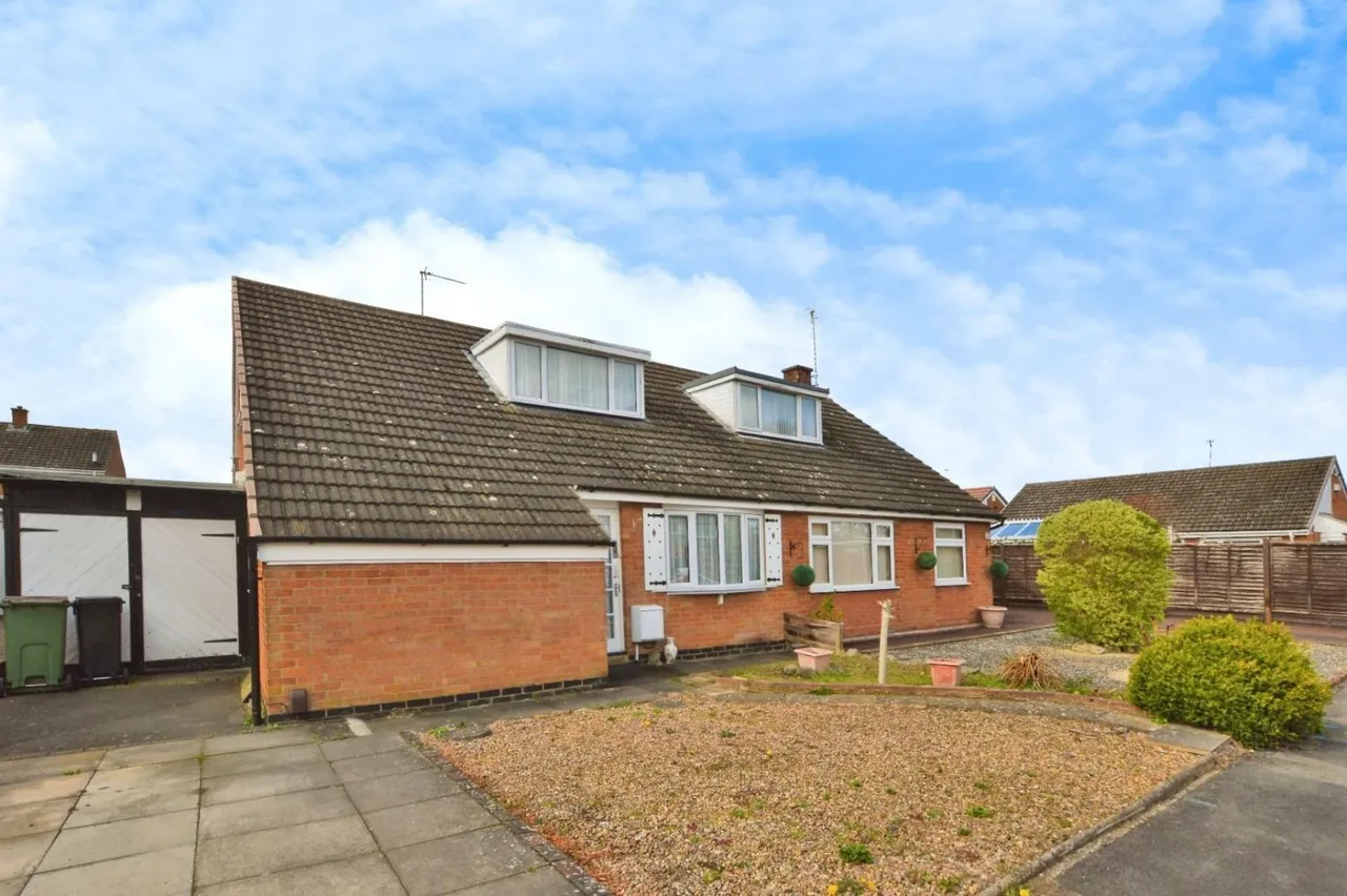 3 bed house for sale, Pitton Close, Wigston, LE18