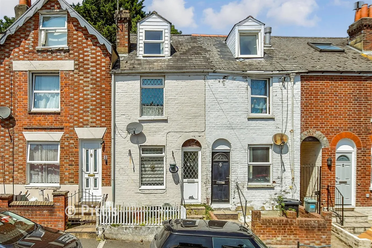 2 bed house for sale, Albert Street, Cowes, PO31