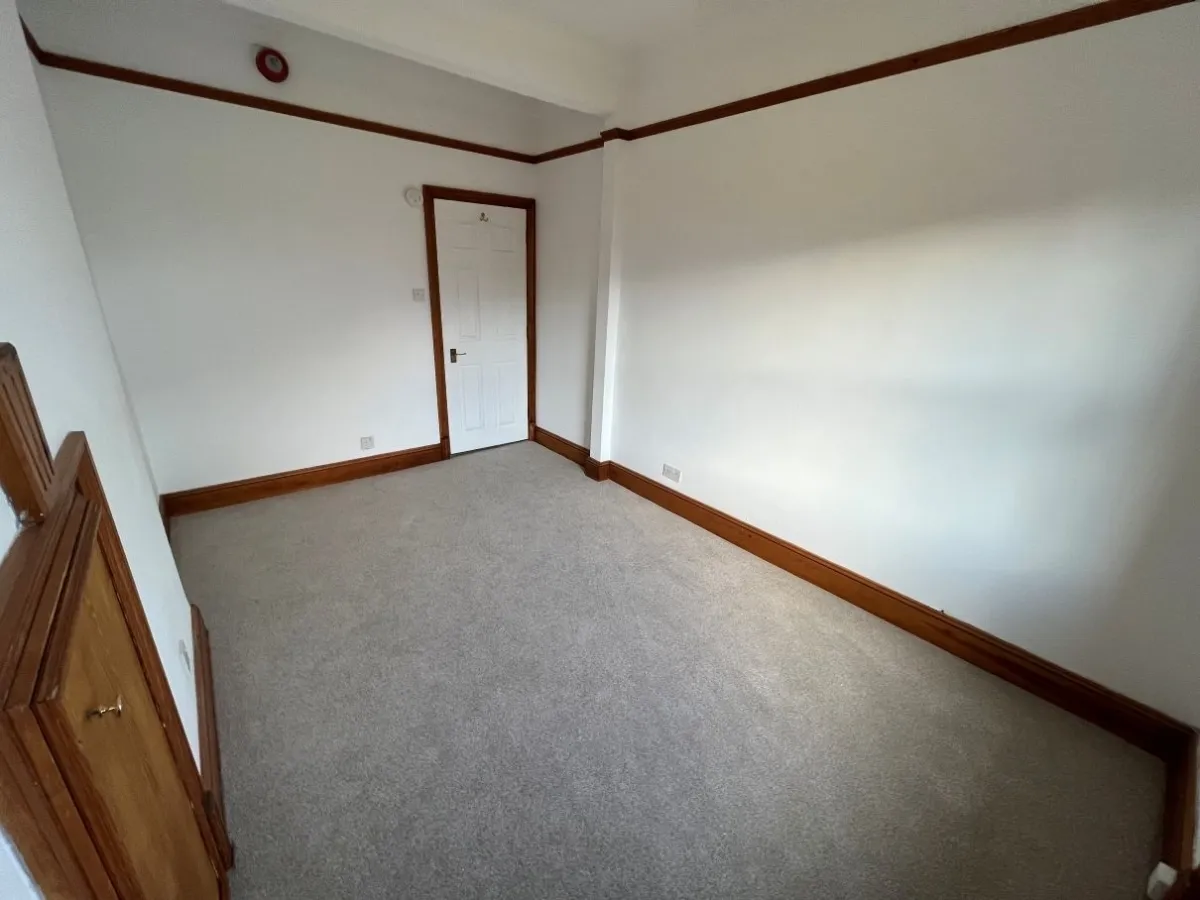 St James Road, KT6, photo 7