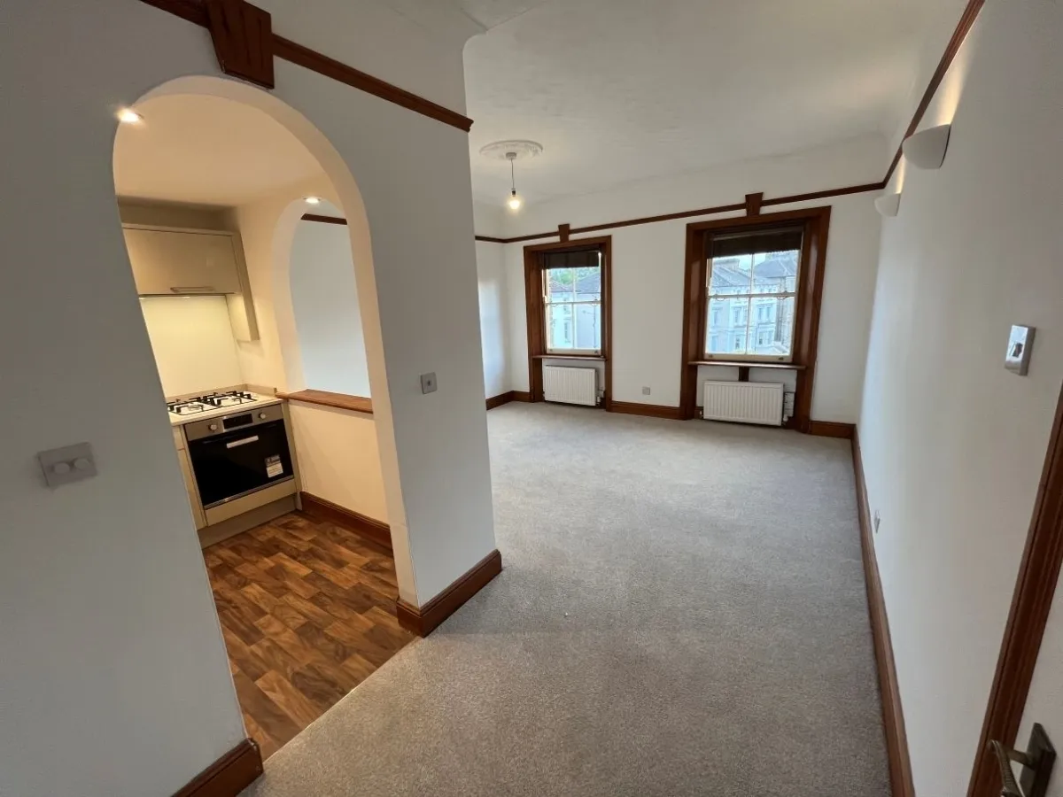 St James Road, KT6, photo 3