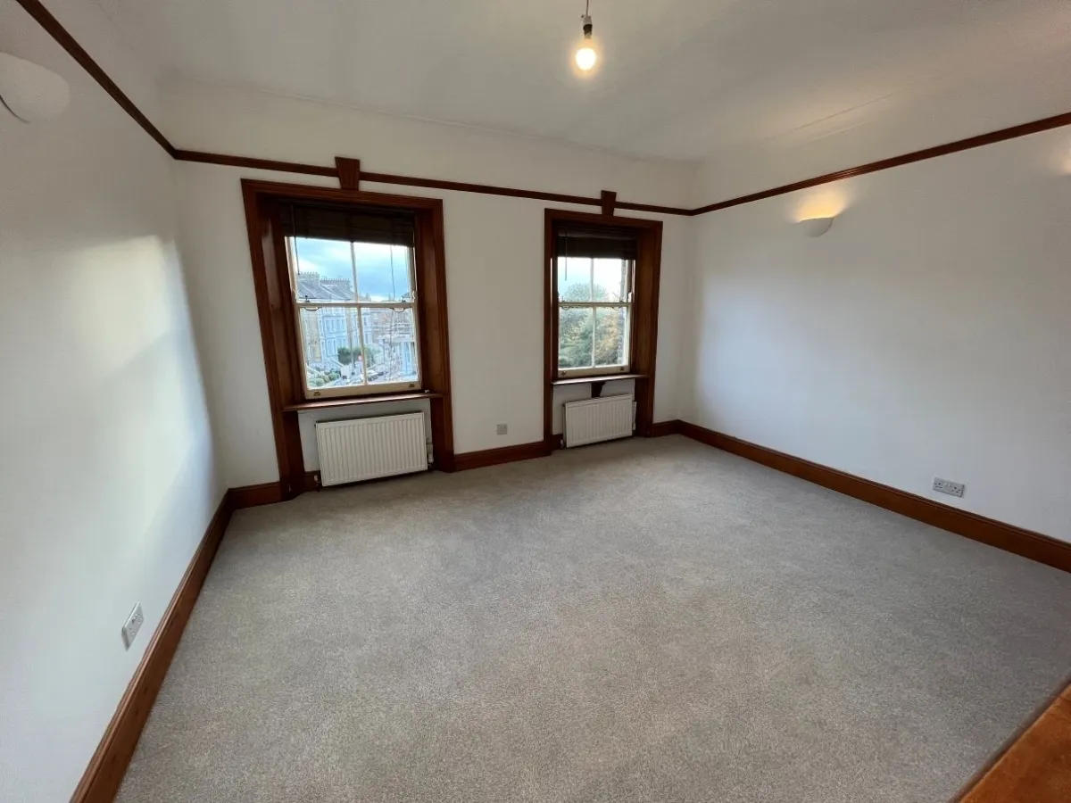 St James Road, KT6, photo 4