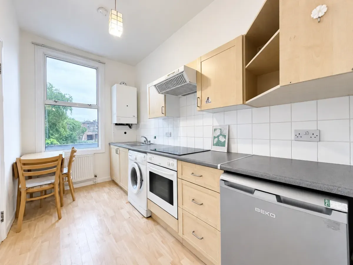 Studio flat to rent in Torriano Avenue, Kentish Town, NW5, photo 2