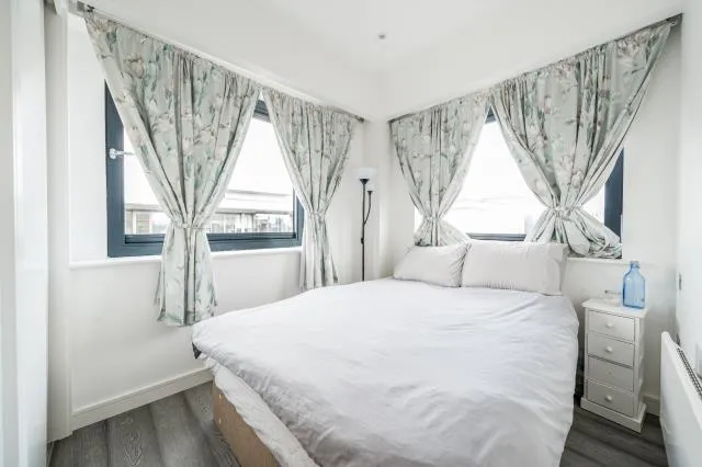Bath Road, Slough, SL1, photo 8