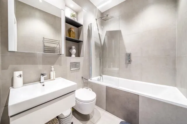 Bath Road, Slough, SL1, photo 11