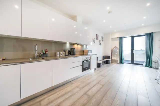 Bath Road, Slough, SL1, photo 7