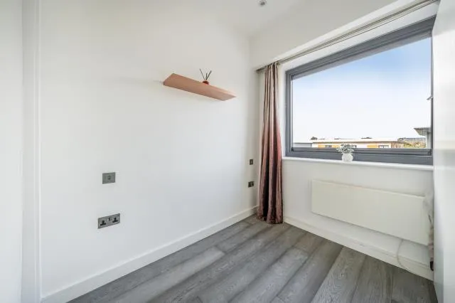Bath Road, Slough, SL1, photo 9