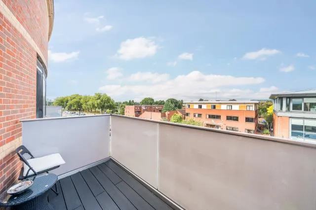 Bath Road, Slough, SL1, photo 10