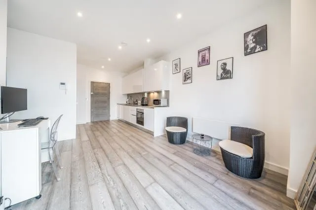 Bath Road, Slough, SL1, photo 5