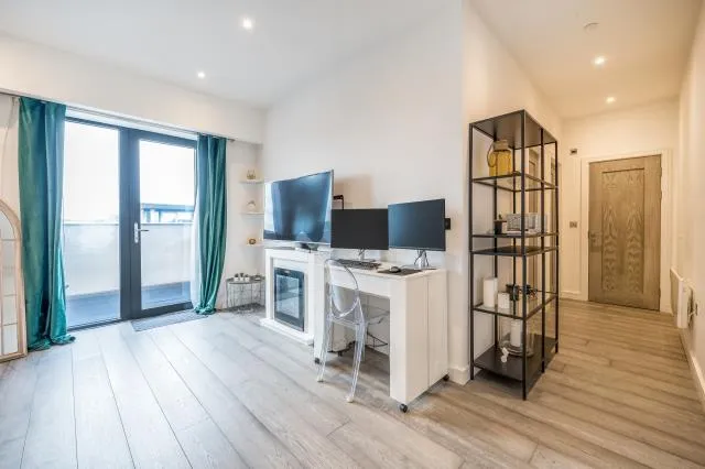 Bath Road, Slough, SL1, photo 4