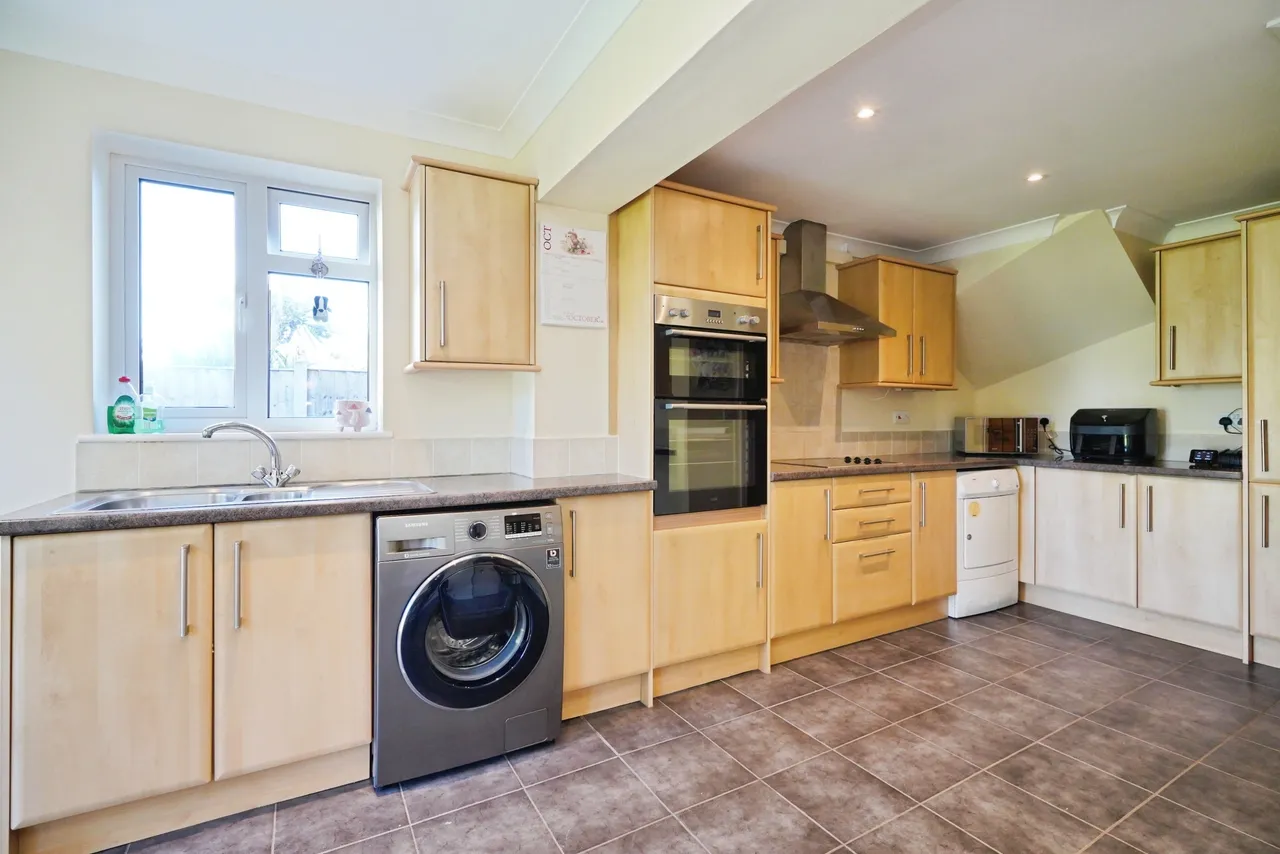 Rouen Way, Ashby-De-La-Zouch, LE65, photo 2