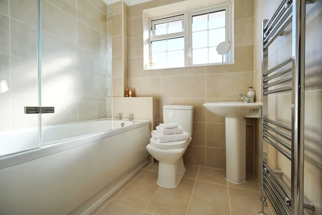 Rouen Way, Ashby-De-La-Zouch, LE65, photo 27
