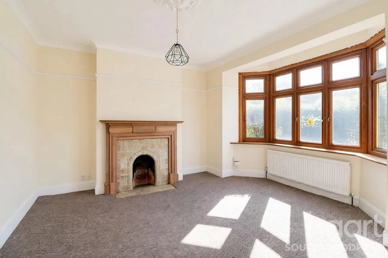 Charnwood Drive, London, E18, photo 2