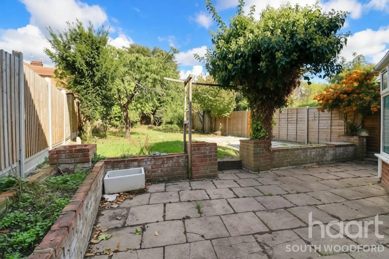 Charnwood Drive, London, E18, photo 14