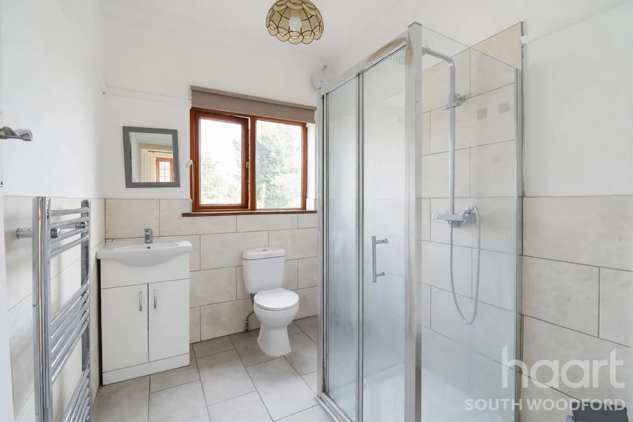 Charnwood Drive, London, E18, photo 13