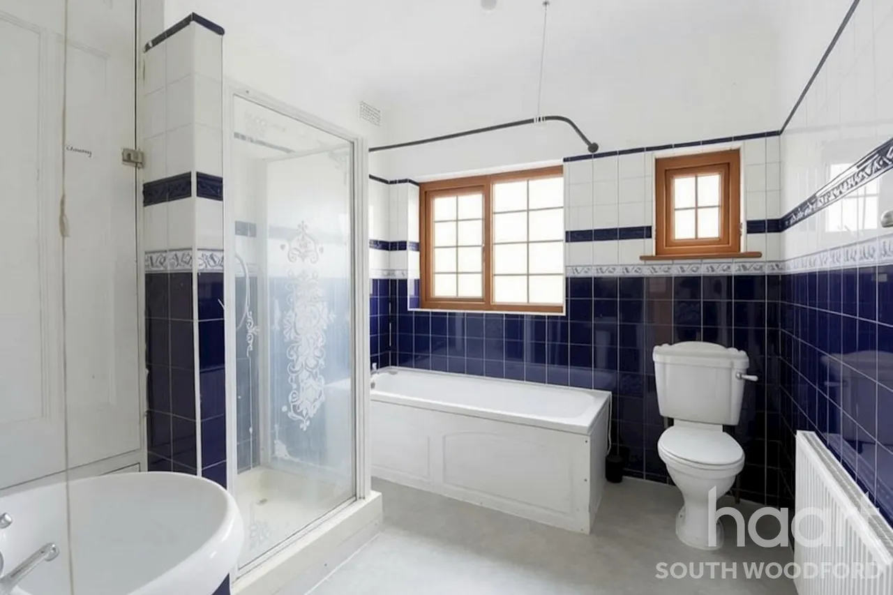 Charnwood Drive, London, E18, photo 12