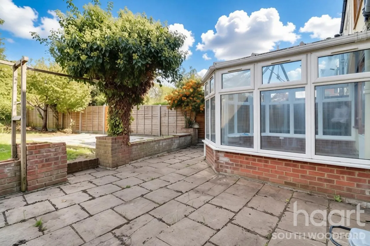 Charnwood Drive, London, E18, photo 4