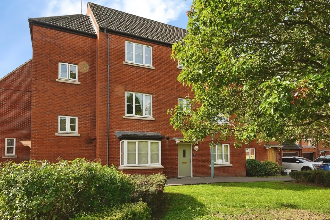 2 bed flat for sale, Phelps Mill Close, Dursley, GL11