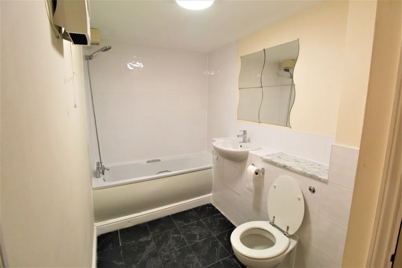 Hogg Lane, Grays, Essex, RM17 5QQ, photo 5