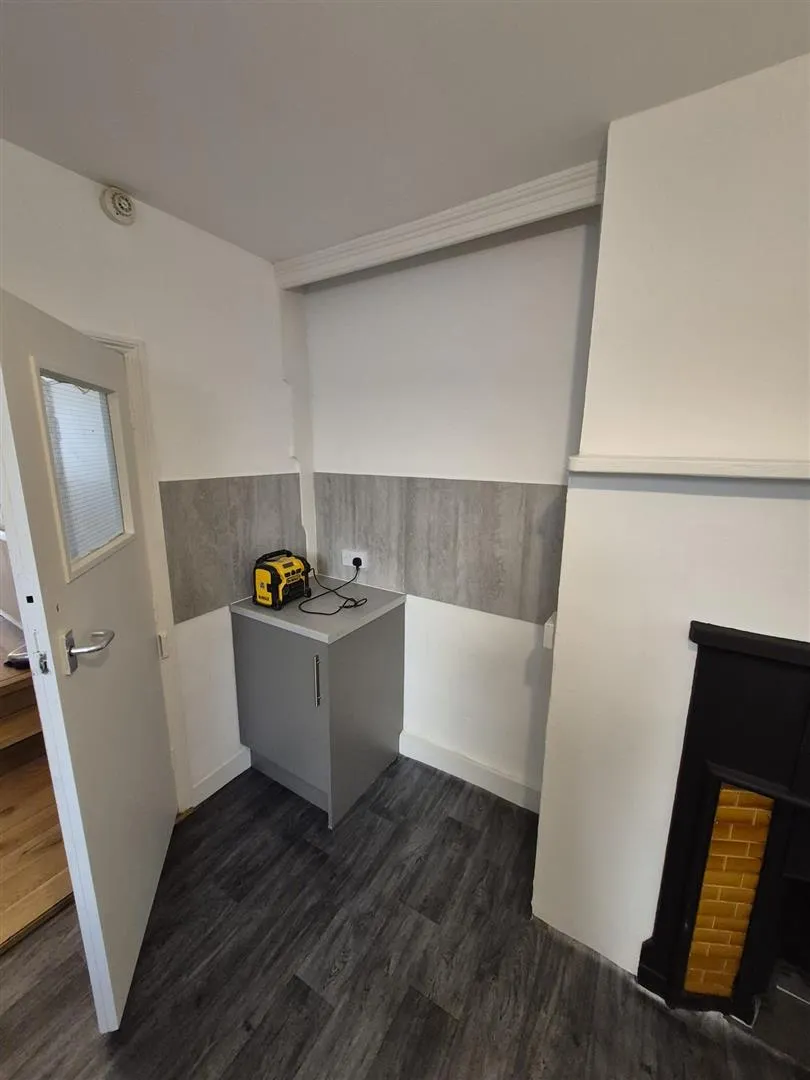 St. Johns Road, London, photo 12
