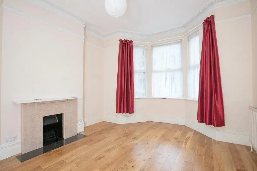St. Johns Road, London, photo 2