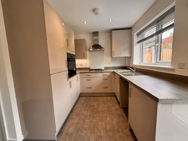 Pine Close, Bury BL9 6PA, photo 9