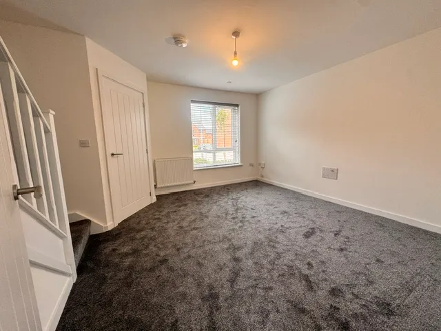 Pine Close, Bury BL9 6PA, photo 3