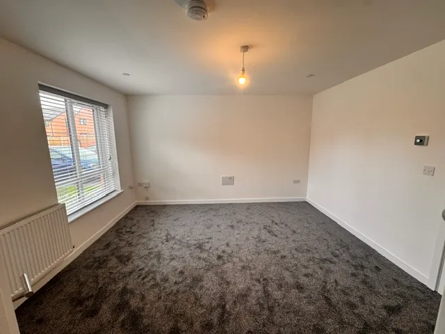 Pine Close, Bury BL9 6PA, photo 4