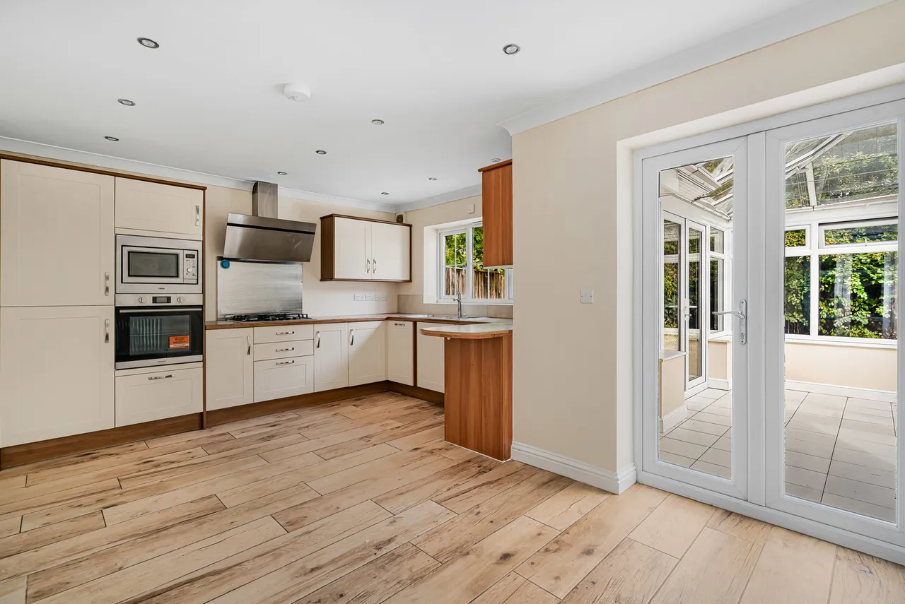 Byworth Road, Farnham, GU9, photo 3