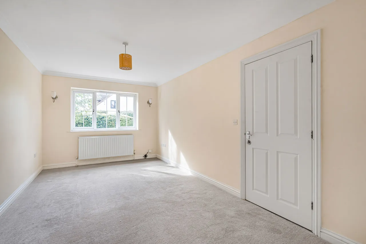 Byworth Road, Farnham, GU9, photo 2