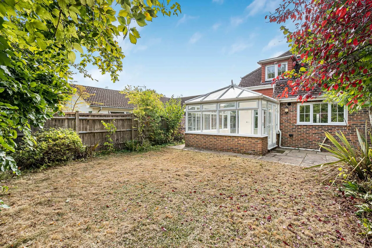 Byworth Road, Farnham, GU9, photo 4