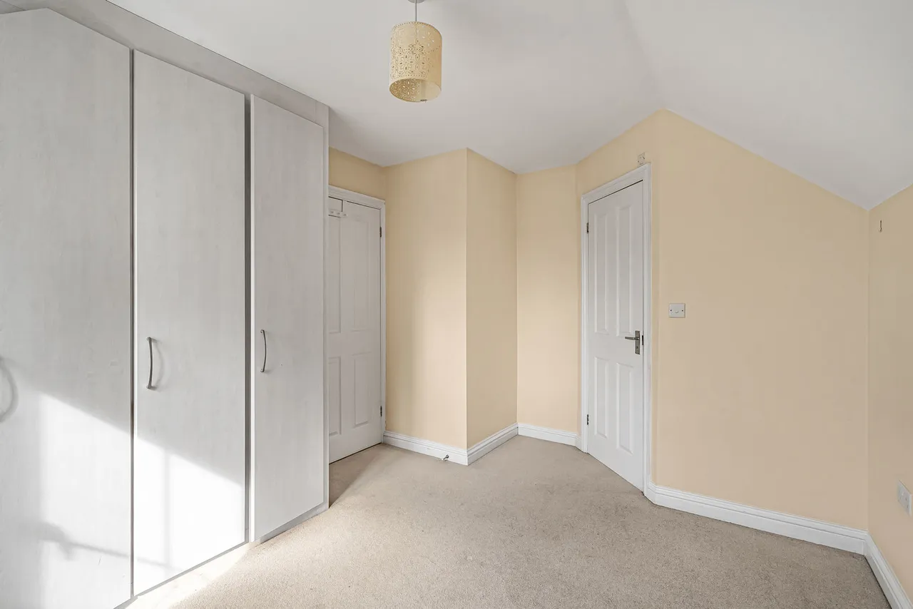 Byworth Road, Farnham, GU9, photo 15