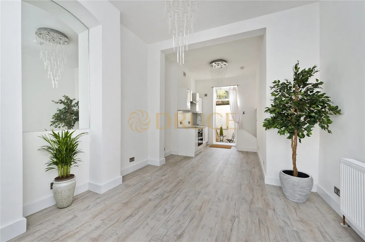 2 bed flat for sale, Needham Road, London, W11