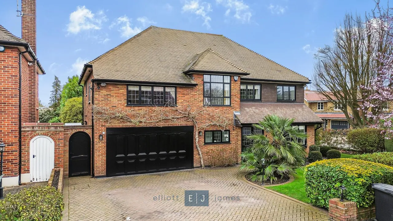 4 bed house for sale — The Beacons, Loughton