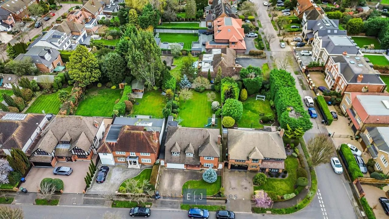 The Beacons, Loughton, photo 4
