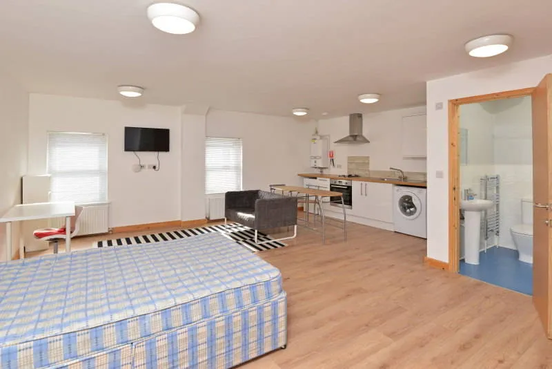 1 bed flat for sale — Coldridge House, Cowley Bridge Road, Exeter, Devon, EX4 4GB