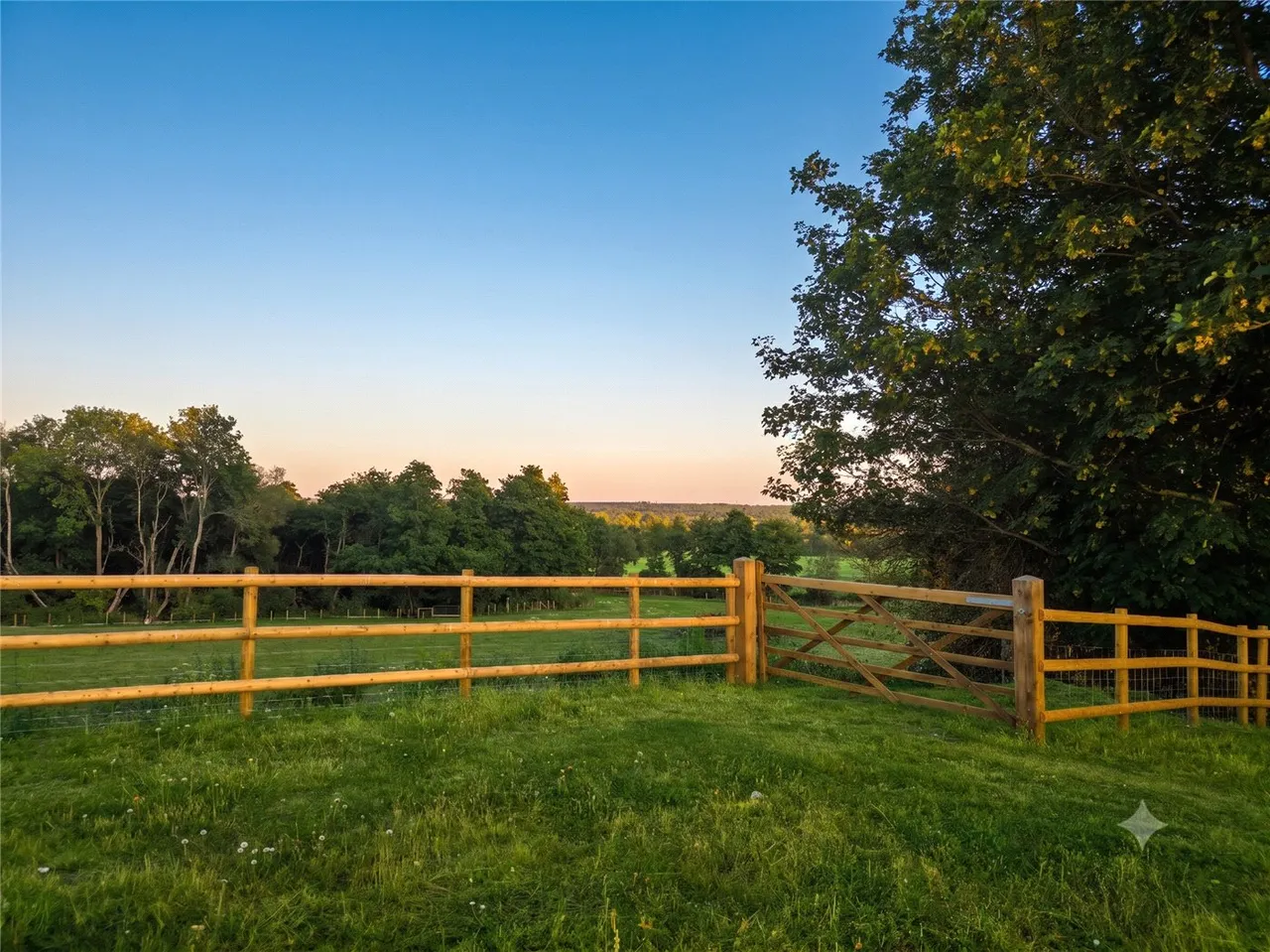 Fox Hill, Farley Hill, RG7, photo 35
