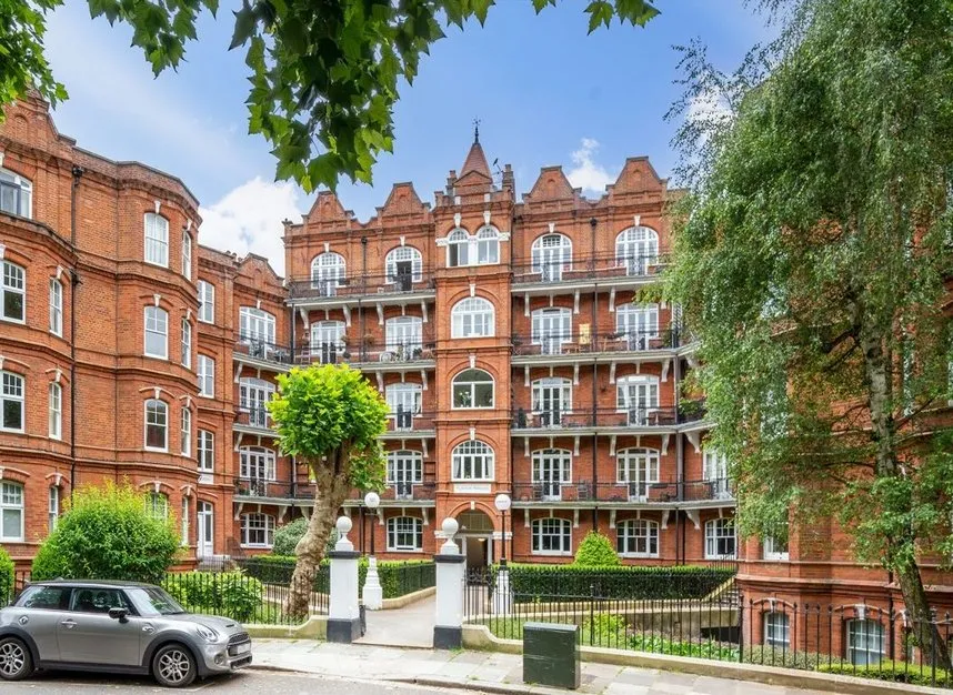 2 bed flat to rent, Queen's Club Gardens, West Kensington, W14