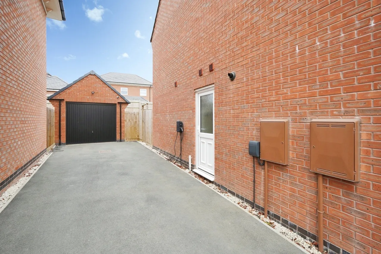 Woolley Avenue, Hugglescote, LE67, photo 28