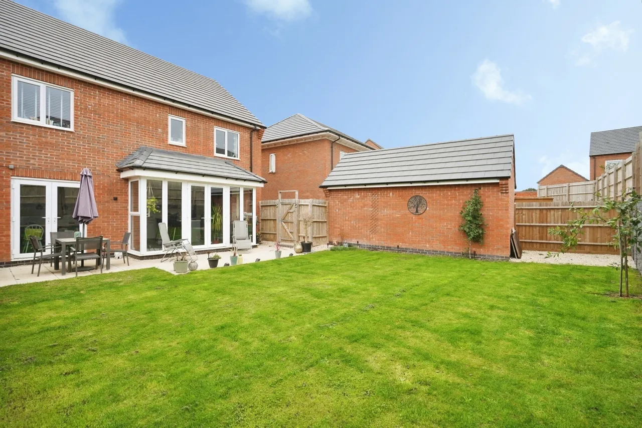 Woolley Avenue, Hugglescote, LE67, photo 2