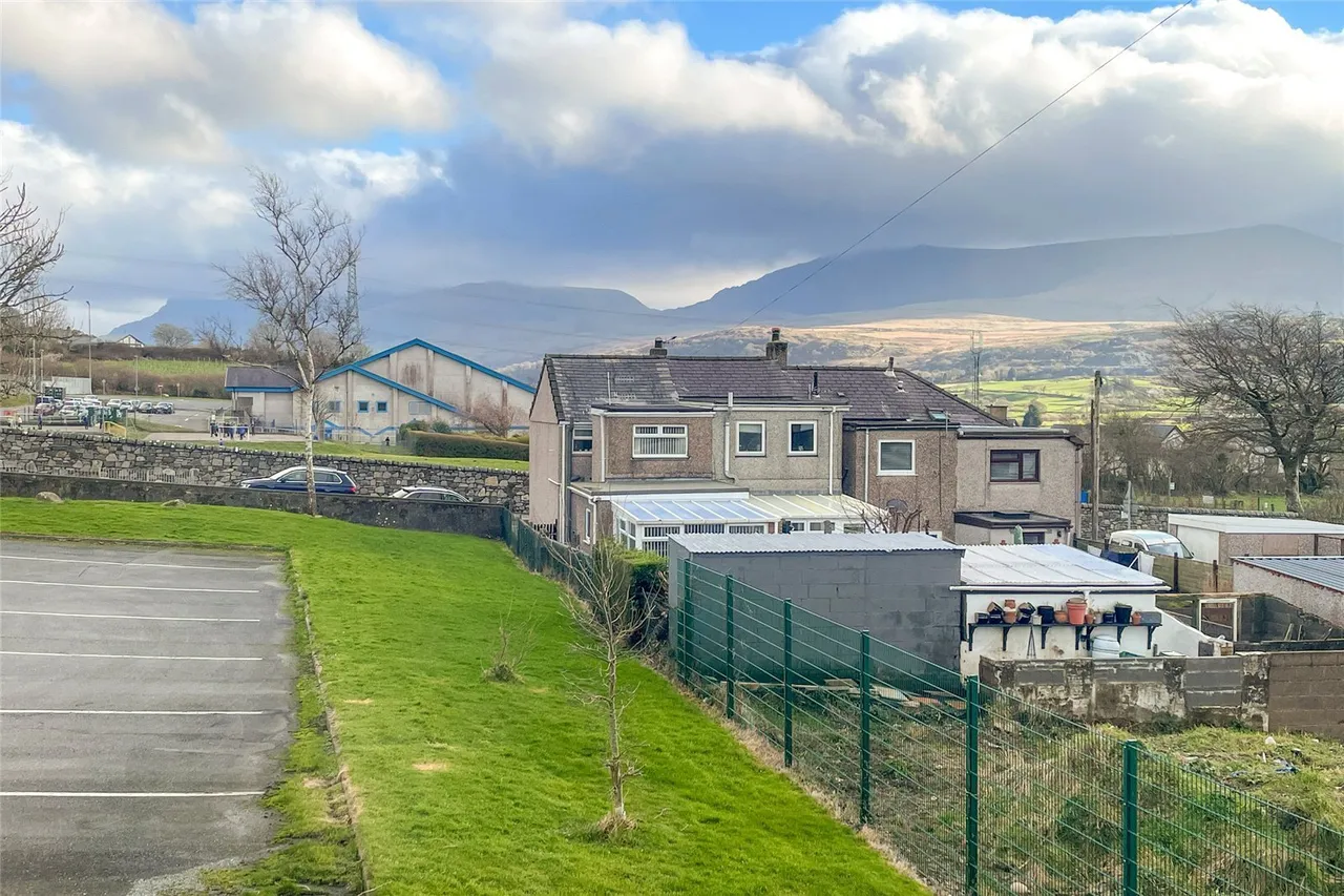 Llwyn Onn Terrace, Penygroes, photo 11
