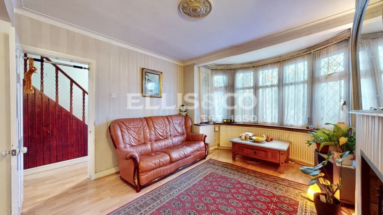 Runnymede Gardens, Greenford, UB6, photo 3