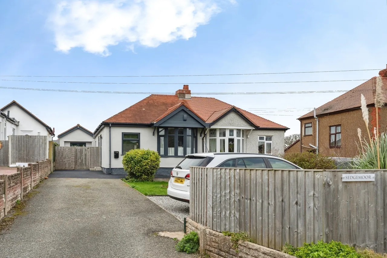 Whitford Road, Whitford, CH8, photo 2