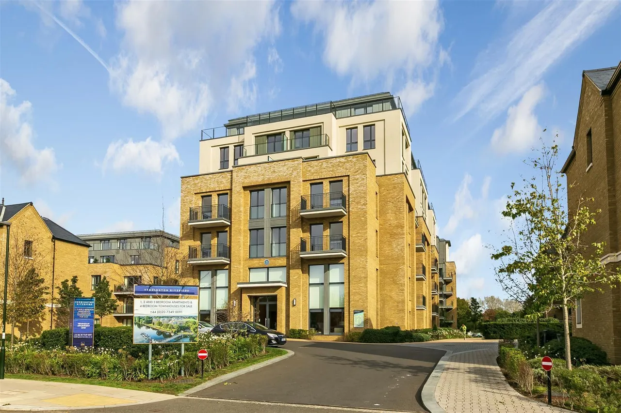 Pinewood Gardens, Teddington, TW11, photo 8